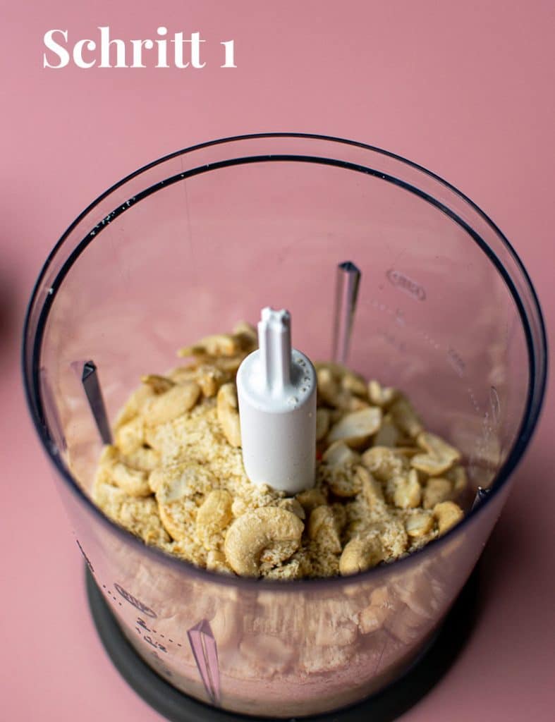 Schritt 1: Die Zutaten in einen Mixer geben.
