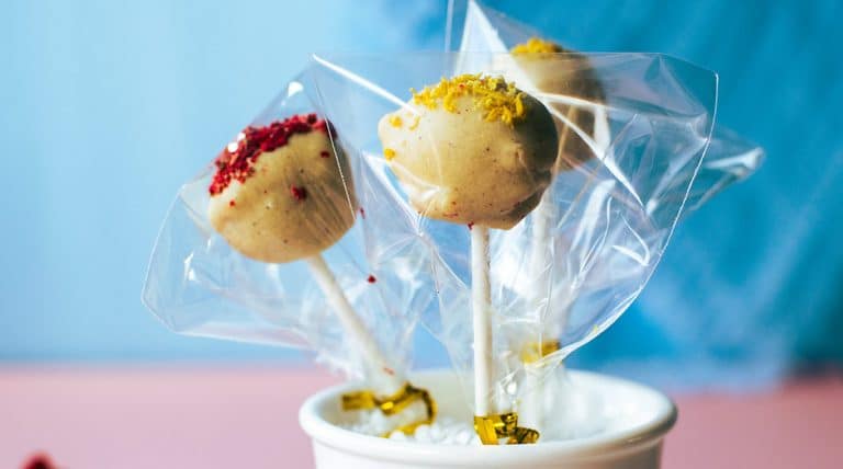Lemon Cheesecake-Pops mit Mandelmehl und Cashews